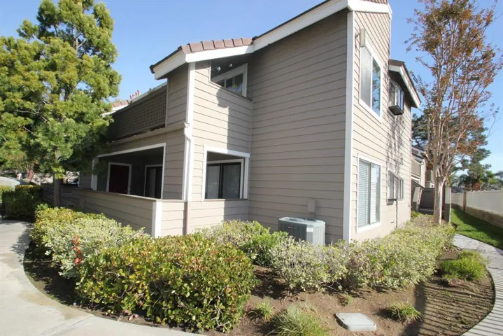 1087 Shadowridge Dr 105, Vista, California 92081