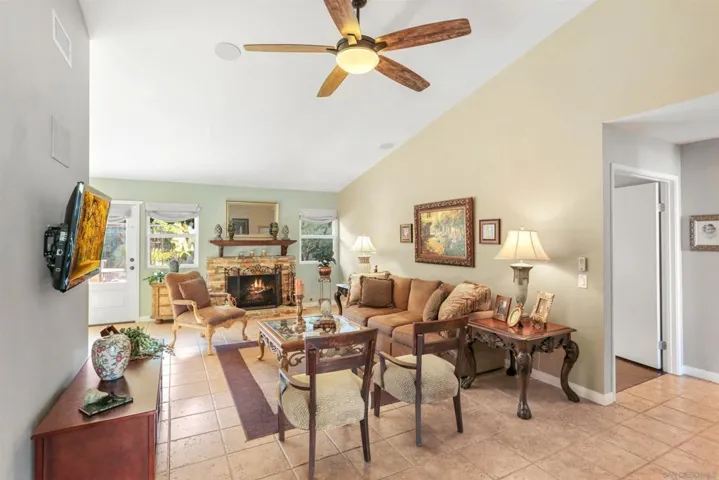 2933 Segovia Way, Carlsbad, California 92009