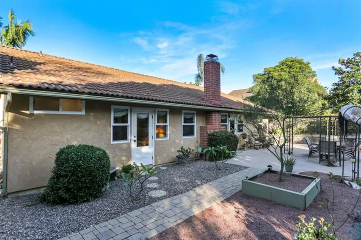 2933 Segovia Way, Carlsbad, California 92009