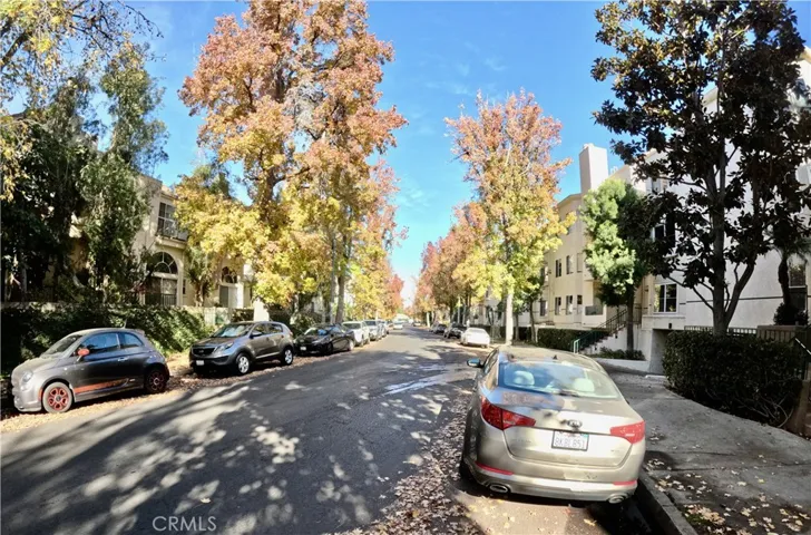 5420 Sylmar Avenue 213, Sherman Oaks, California 91401