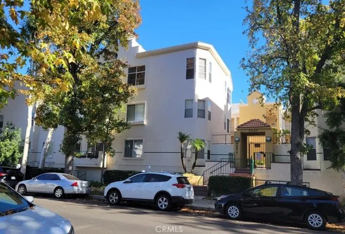5420 Sylmar Avenue 213, Sherman Oaks, California 91401