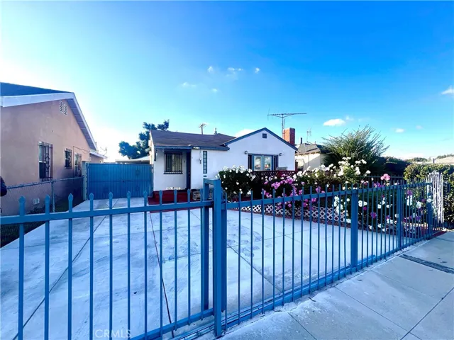 16107 S Bradfield Avenue, Compton, California 90221