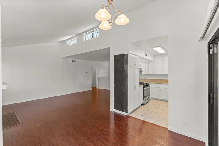 10500 Sunland Boulevard 7, Sunland, California 91040