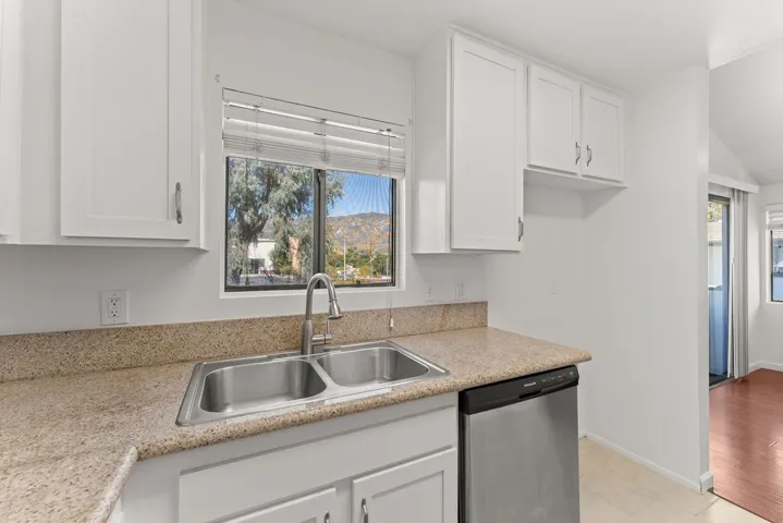 10500 Sunland Boulevard 7, Sunland, California 91040
