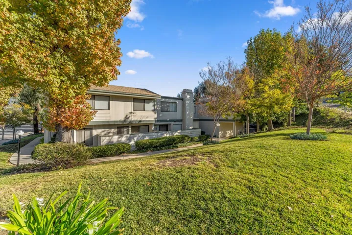 10500 Sunland Boulevard 7, Sunland, California 91040