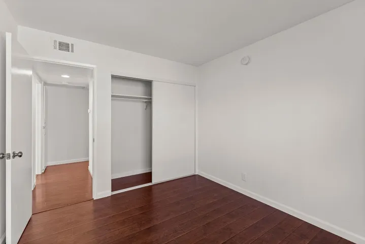 10500 Sunland Boulevard 7, Sunland, California 91040