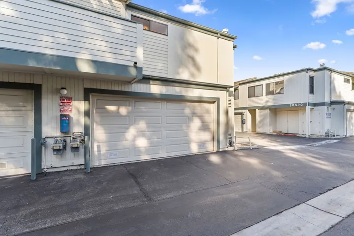 10500 Sunland Boulevard 7, Sunland, California 91040