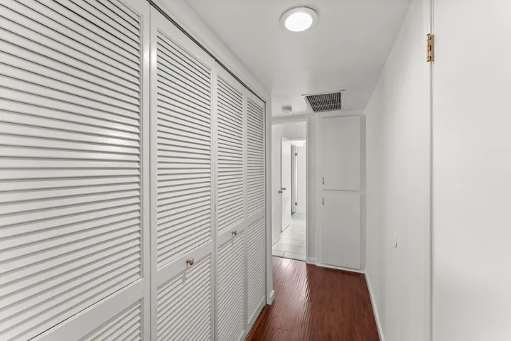 10500 Sunland Boulevard 7, Sunland, California 91040