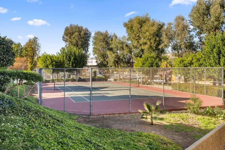 10500 Sunland Boulevard 7, Sunland, California 91040