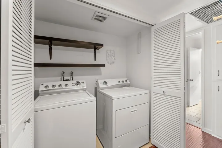 10500 Sunland Boulevard 7, Sunland, California 91040