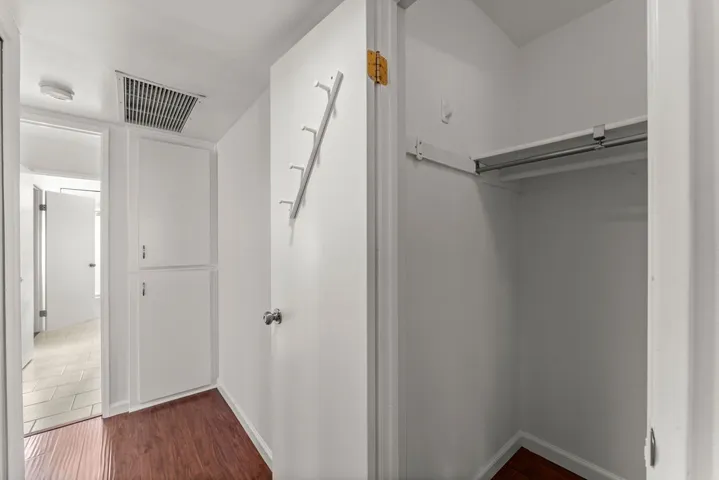 10500 Sunland Boulevard 7, Sunland, California 91040