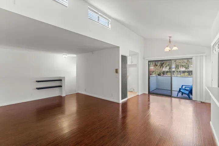 10500 Sunland Boulevard 7, Sunland, California 91040