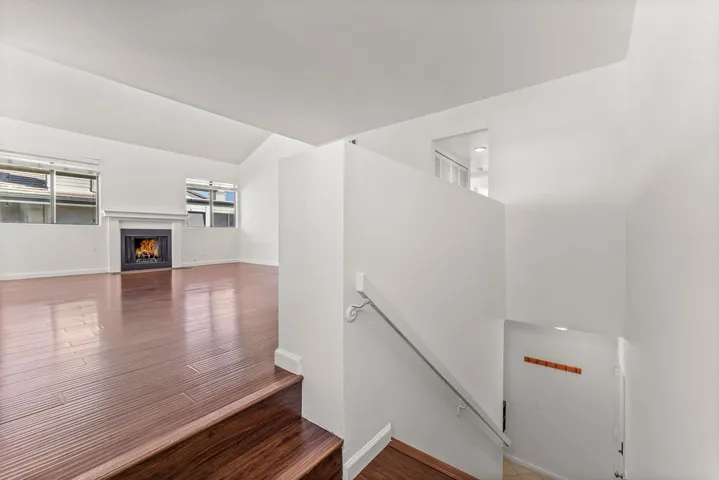 10500 Sunland Boulevard 7, Sunland, California 91040