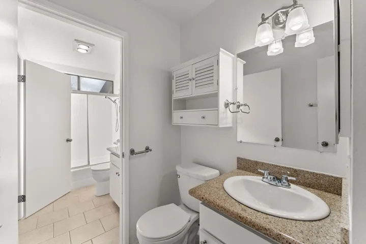 10500 Sunland Boulevard 7, Sunland, California 91040