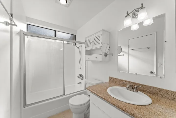 10500 Sunland Boulevard 7, Sunland, California 91040
