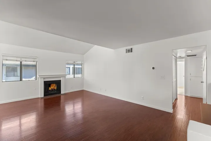 10500 Sunland Boulevard 7, Sunland, California 91040