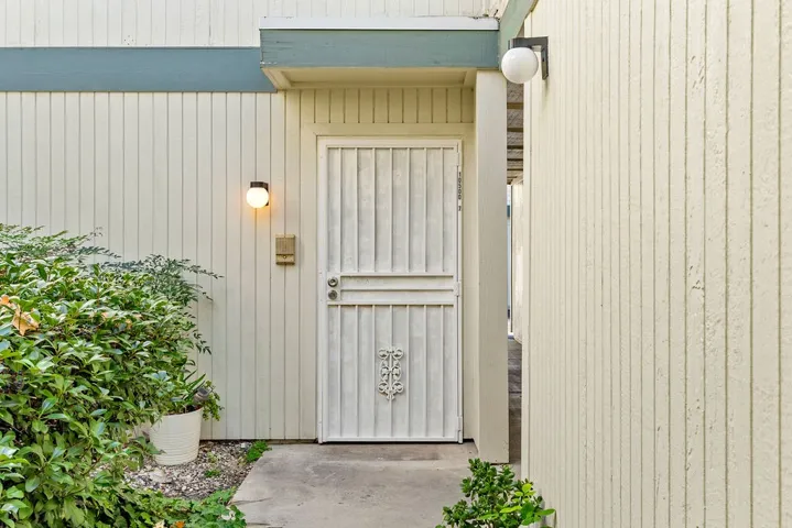 10500 Sunland Boulevard 7, Sunland, California 91040