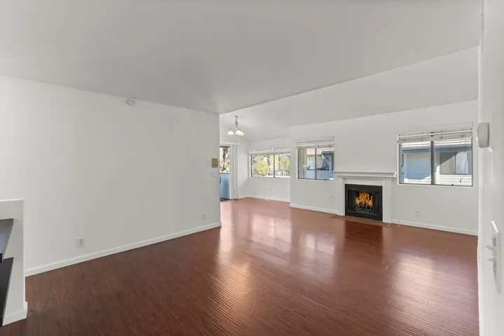 10500 Sunland Boulevard 7, Sunland, California 91040