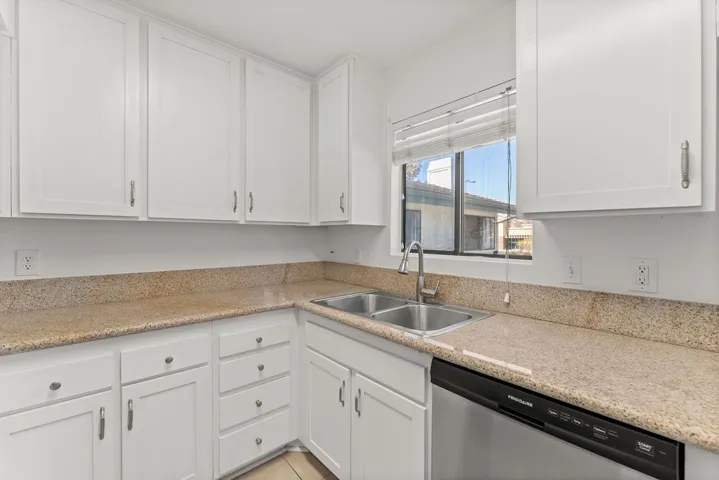 10500 Sunland Boulevard 7, Sunland, California 91040