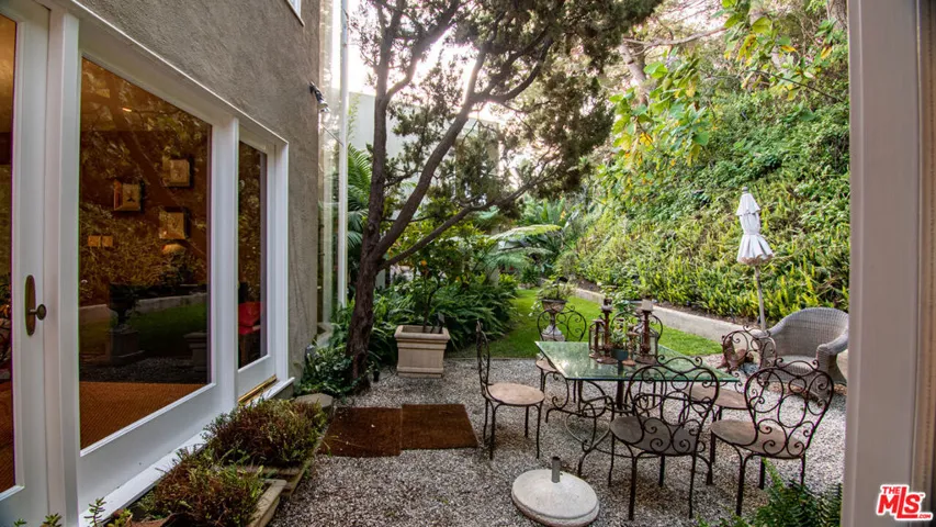 1417 Bluebird Avenue, Los Angeles, California 90069