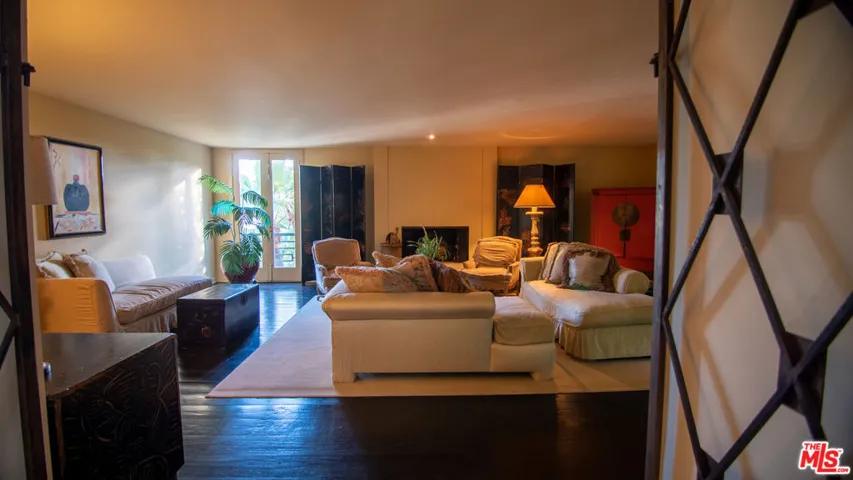 1417 Bluebird Avenue, Los Angeles, California 90069