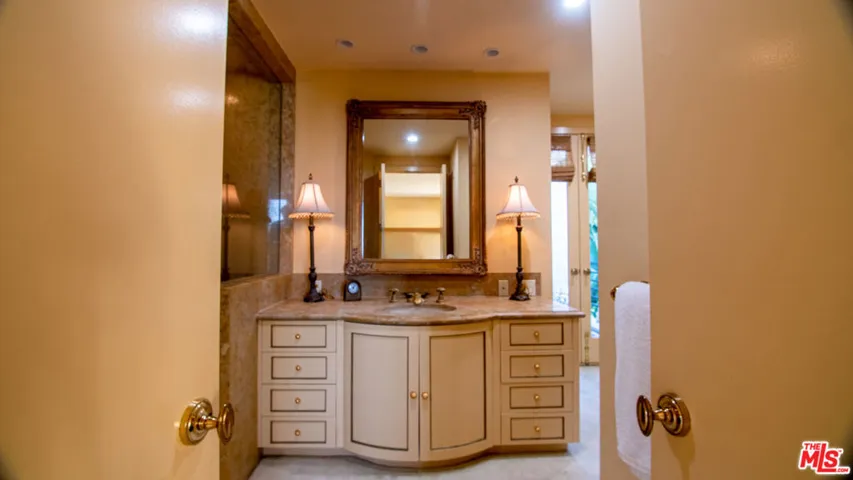 1417 Bluebird Avenue, Los Angeles, California 90069