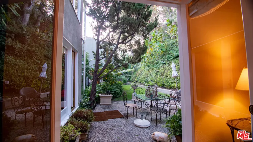 1417 Bluebird Avenue, Los Angeles, California 90069