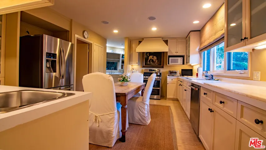 1417 Bluebird Avenue, Los Angeles, California 90069