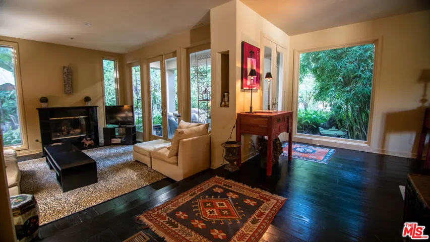1417 Bluebird Avenue, Los Angeles, California 90069