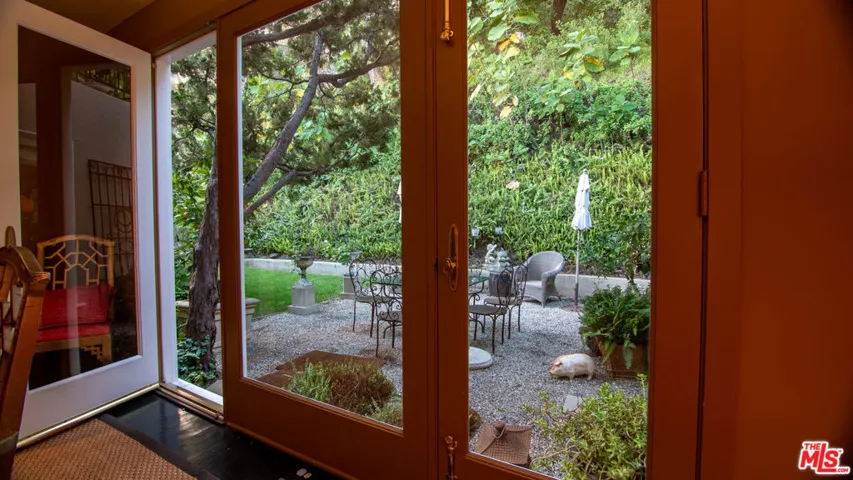 1417 Bluebird Avenue, Los Angeles, California 90069