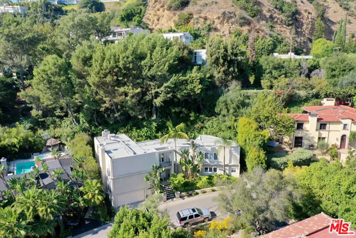 1417 Bluebird Avenue, Los Angeles, California 90069