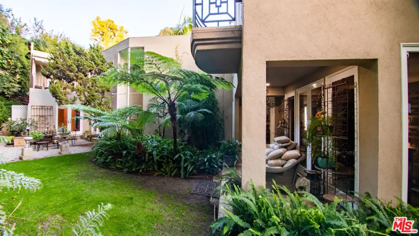 1417 Bluebird Avenue, Los Angeles, California 90069