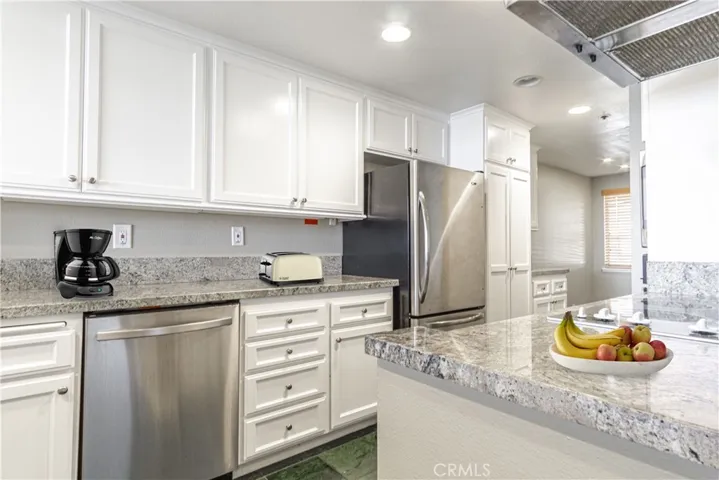 140 The Village 202, Redondo Beach, California 90277