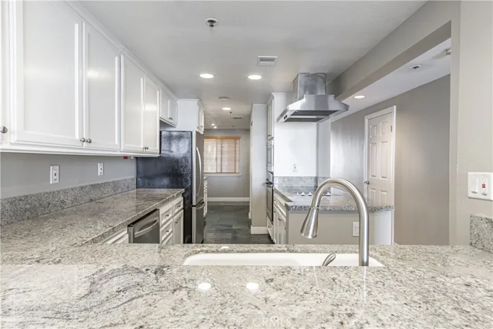 140 The Village 202, Redondo Beach, California 90277