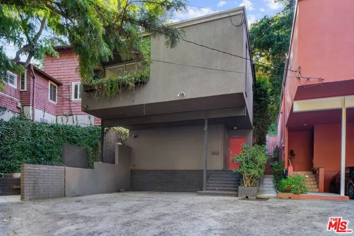 1543 N Beverly Glen Boulevard, Los Angeles, California 90077