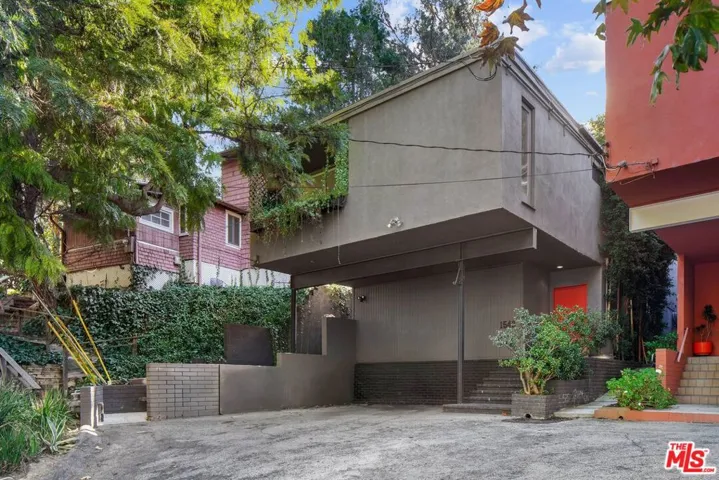 1543 N Beverly Glen Boulevard, Los Angeles, California 90077