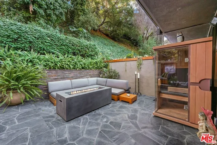 1543 N Beverly Glen Boulevard, Los Angeles, California 90077