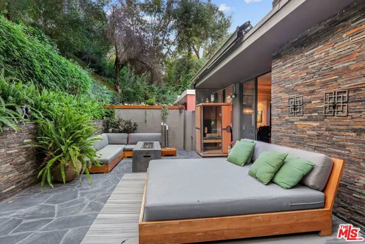 1543 N Beverly Glen Boulevard, Los Angeles, California 90077