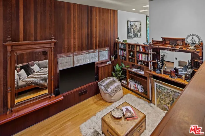 1543 N Beverly Glen Boulevard, Los Angeles, California 90077