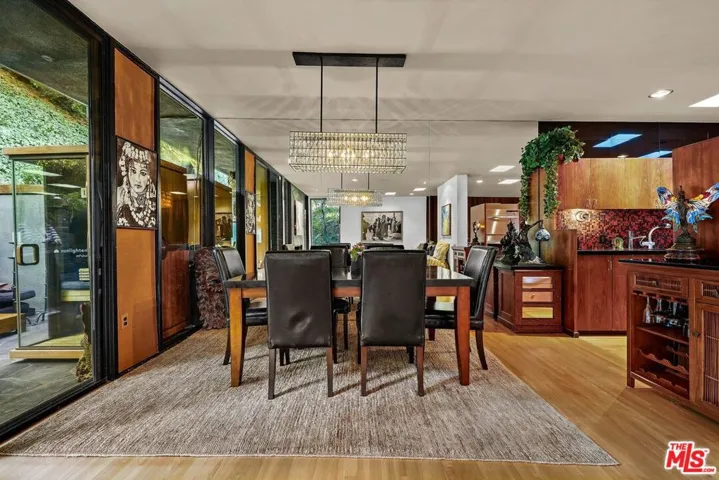 1543 N Beverly Glen Boulevard, Los Angeles, California 90077