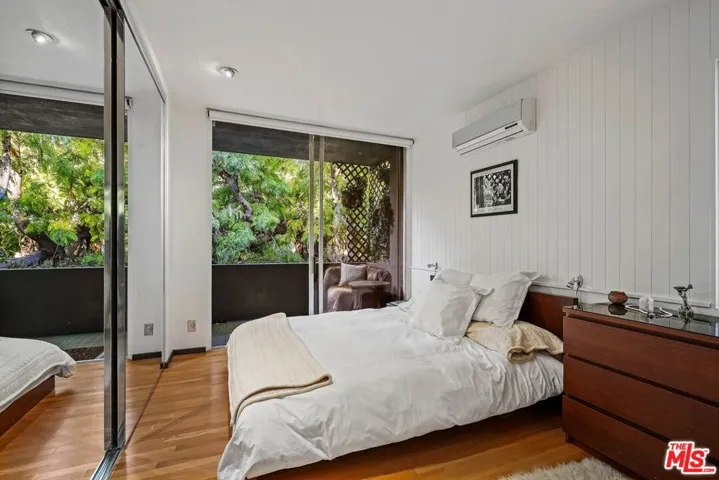 1543 N Beverly Glen Boulevard, Los Angeles, California 90077