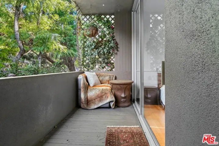 1543 N Beverly Glen Boulevard, Los Angeles, California 90077