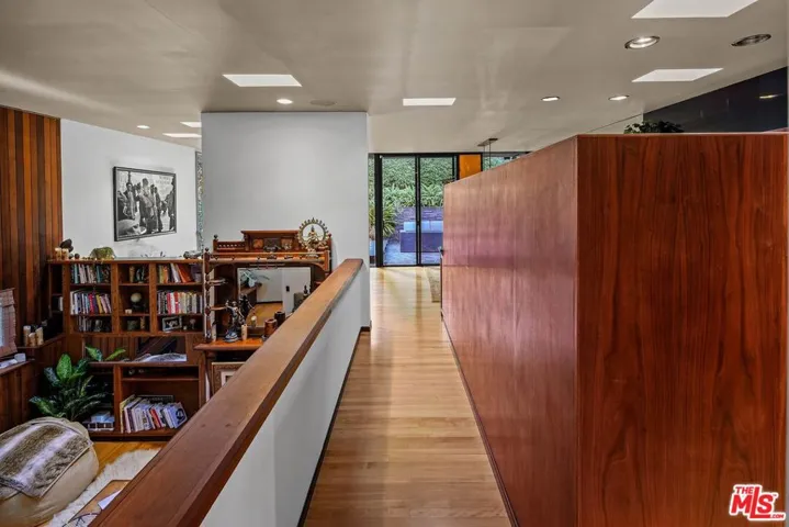 1543 N Beverly Glen Boulevard, Los Angeles, California 90077