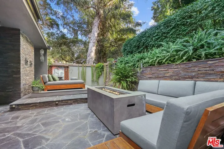 1543 N Beverly Glen Boulevard, Los Angeles, California 90077