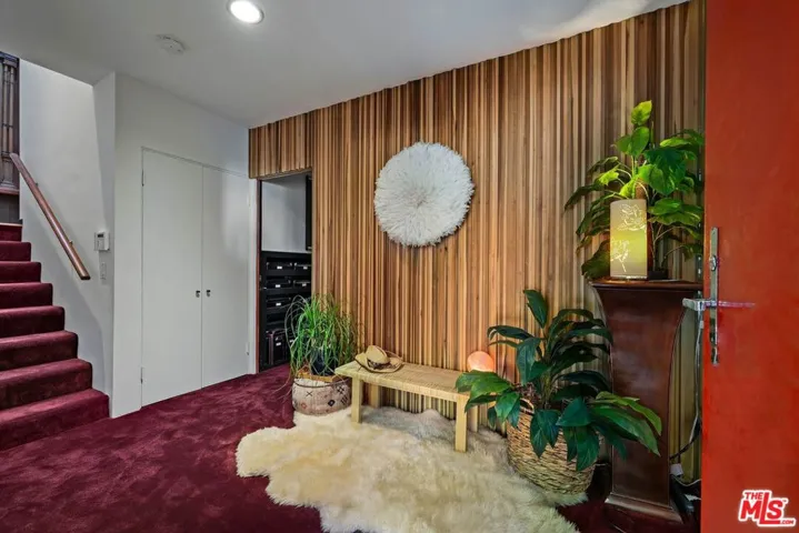 1543 N Beverly Glen Boulevard, Los Angeles, California 90077