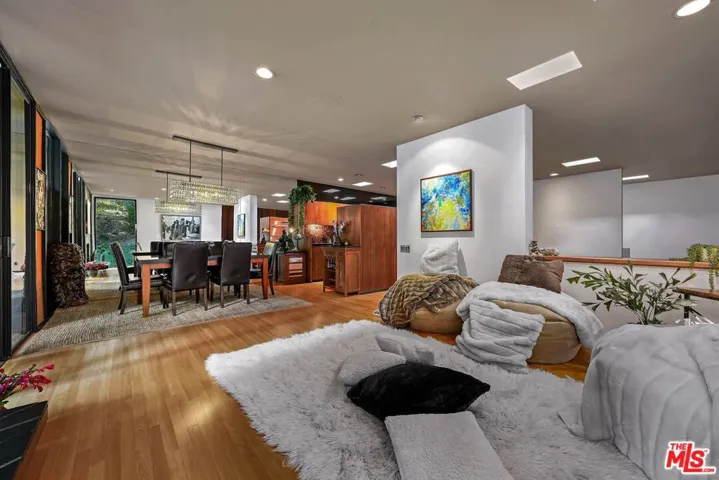 1543 N Beverly Glen Boulevard, Los Angeles, California 90077