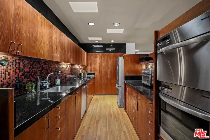 1543 N Beverly Glen Boulevard, Los Angeles, California 90077