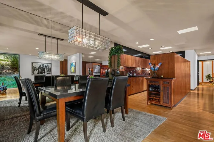 1543 N Beverly Glen Boulevard, Los Angeles, California 90077