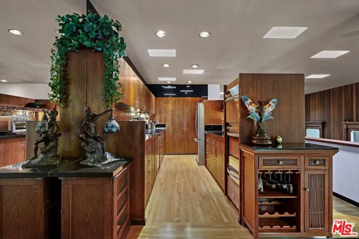 1543 N Beverly Glen Boulevard, Los Angeles, California 90077