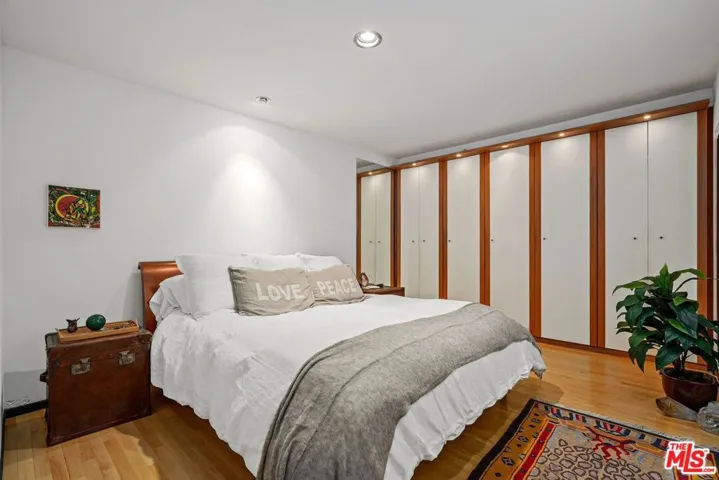 1543 N Beverly Glen Boulevard, Los Angeles, California 90077